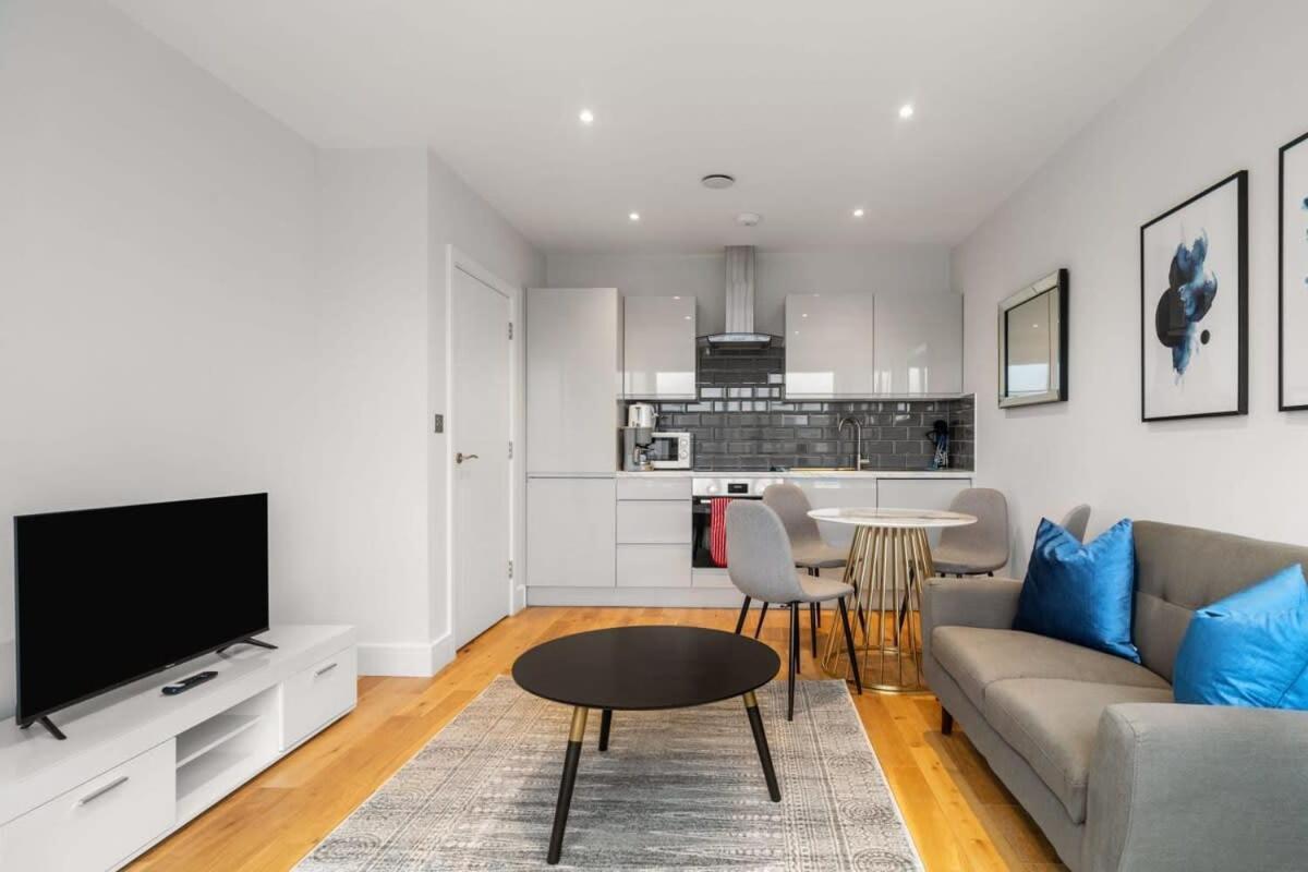 Lovely 1 Bedroom Apartment In The Heart Of Eastleigh Dış mekan fotoğraf